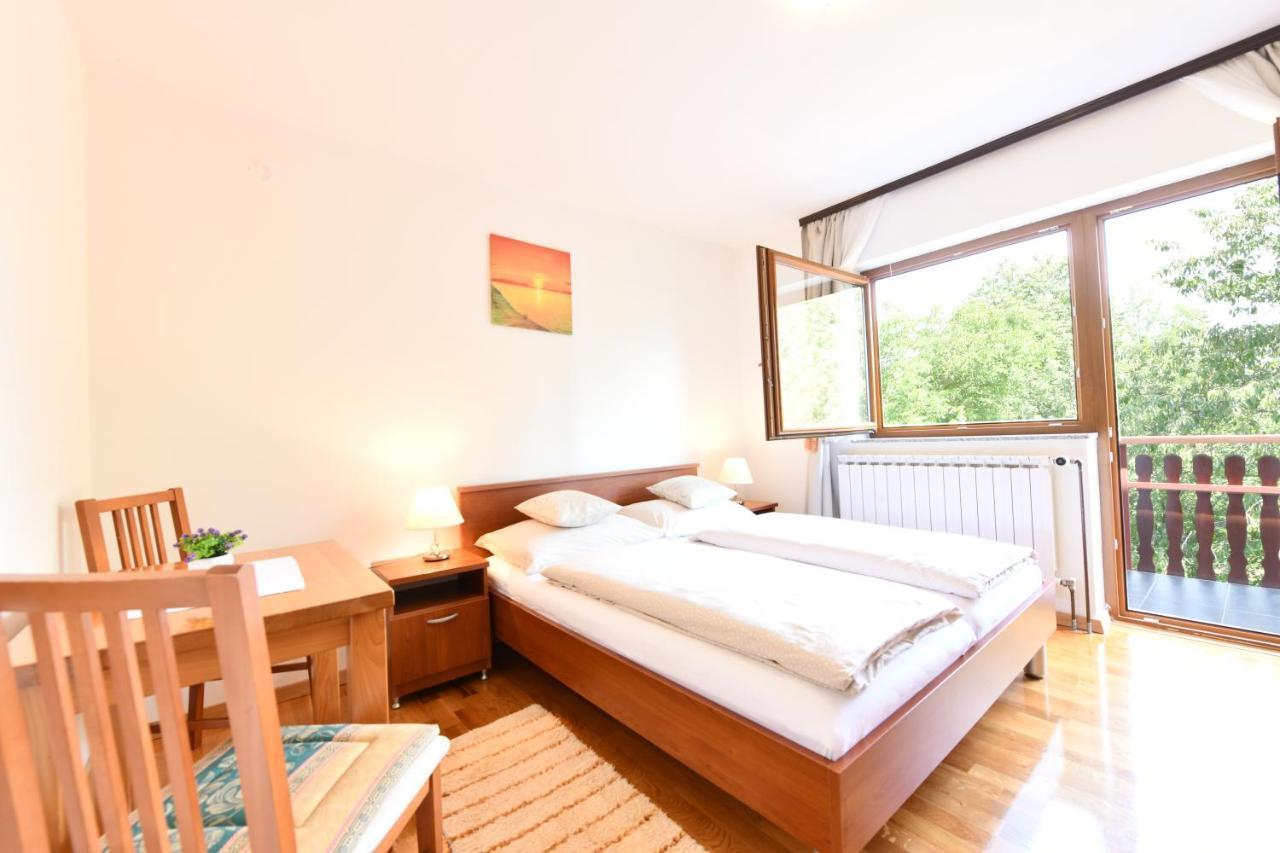Apartment And Rooms Ivancica Селиште-Дрежничко Экстерьер фото