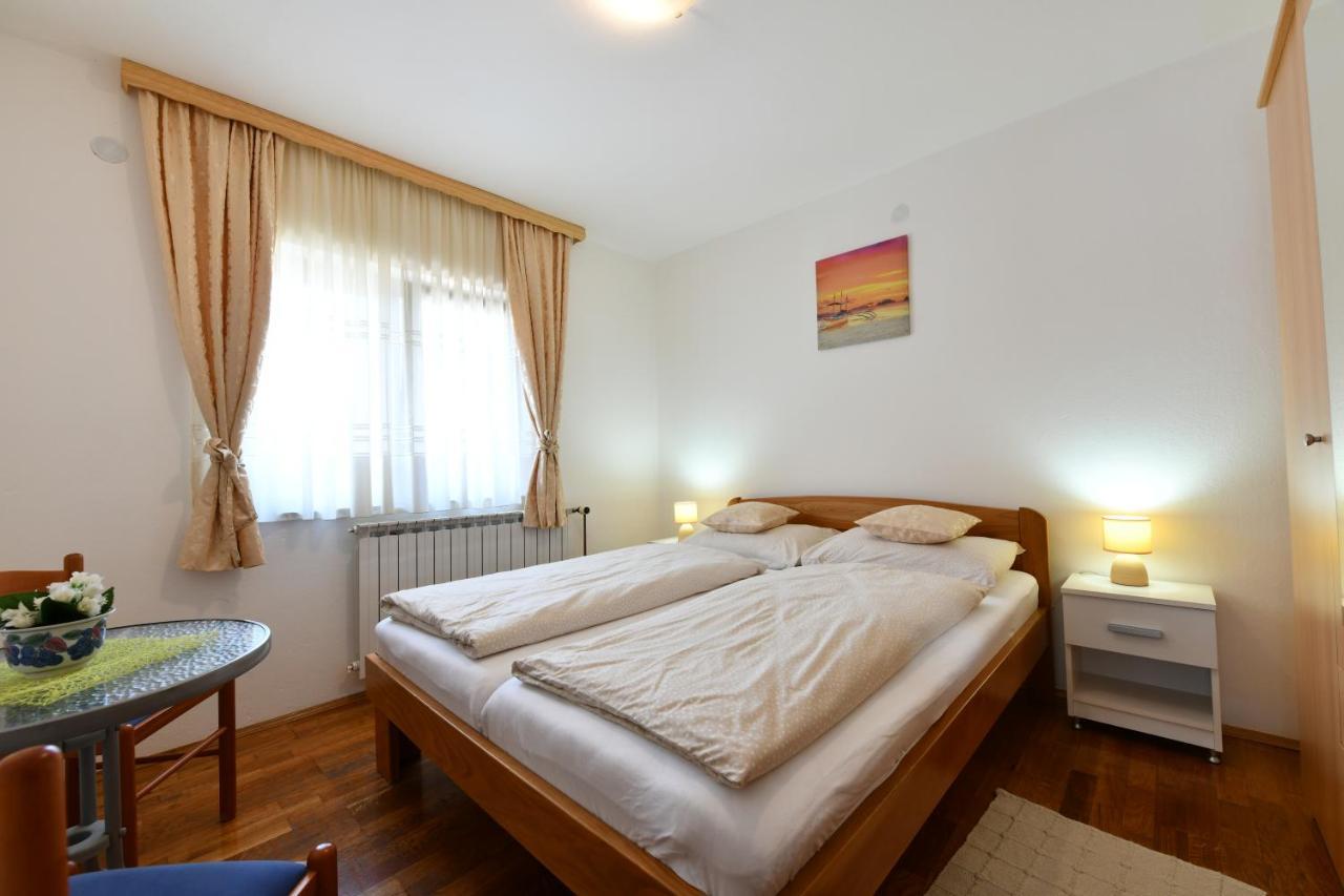 Apartment And Rooms Ivancica Селиште-Дрежничко Экстерьер фото