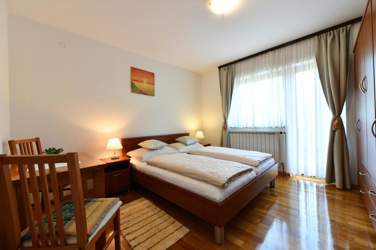 Apartment And Rooms Ivancica Селиште-Дрежничко Экстерьер фото