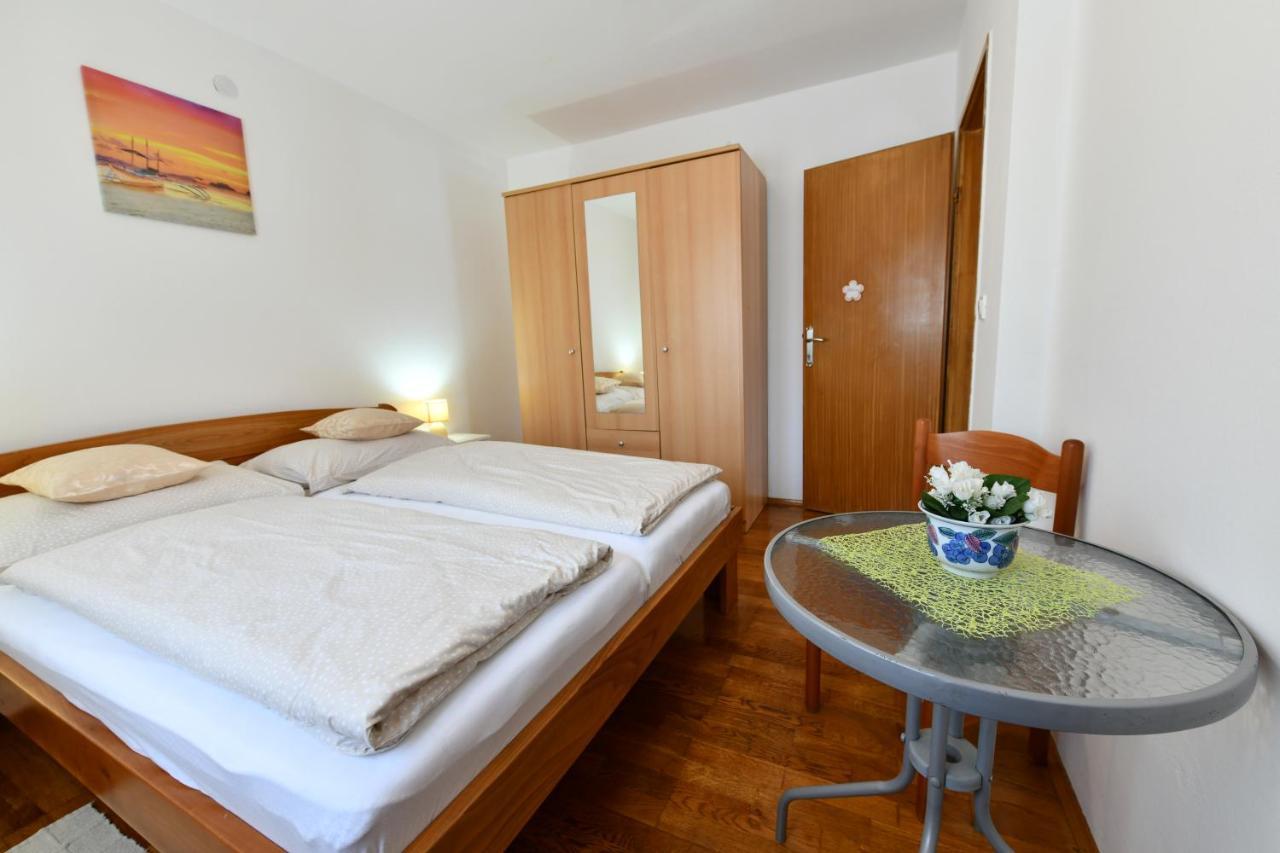 Apartment And Rooms Ivancica Селиште-Дрежничко Экстерьер фото