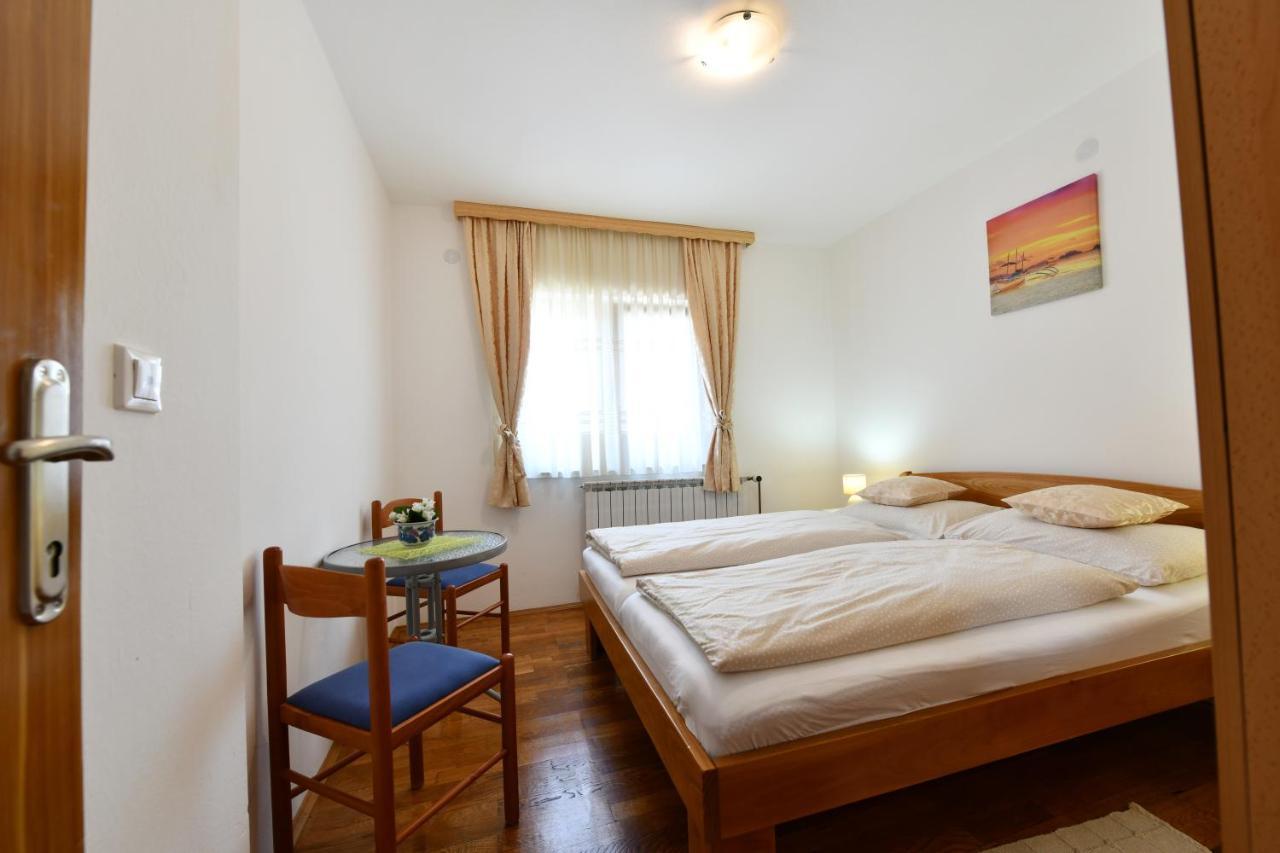 Apartment And Rooms Ivancica Селиште-Дрежничко Экстерьер фото